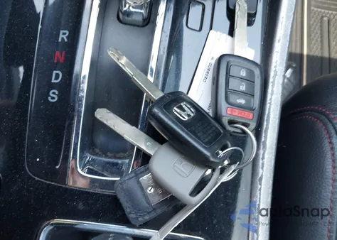 2017 Honda Accord Sport Se z USA, uszkodzony, nr VIN 1HGCR2F11HA203971